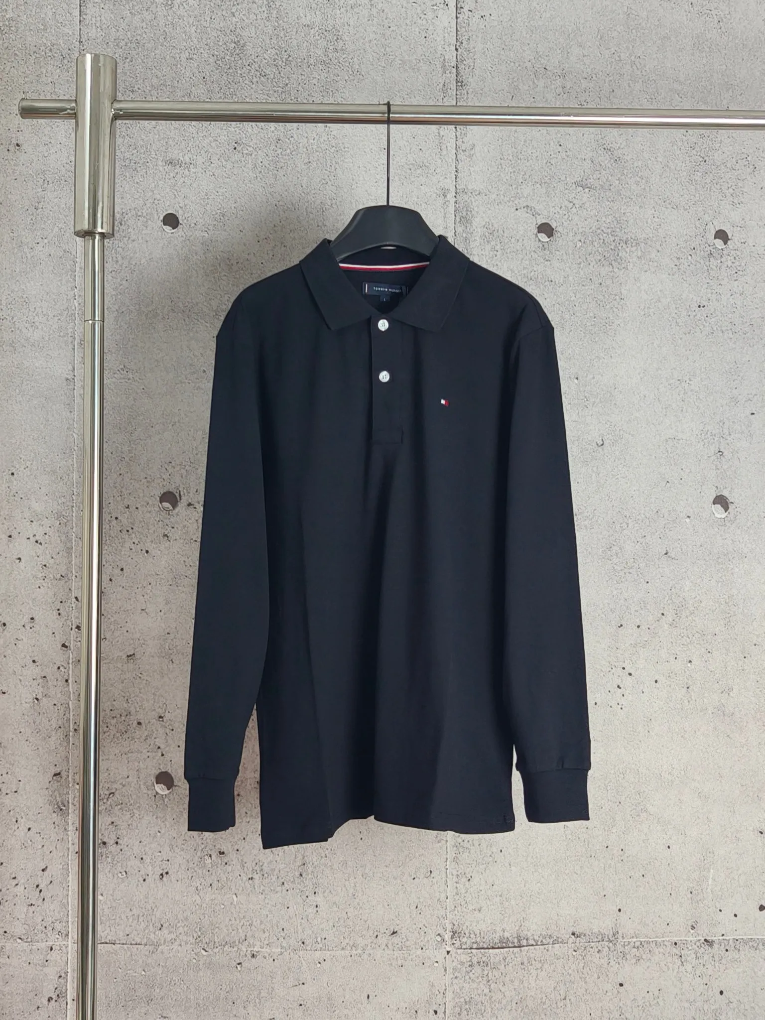 P200 Real shot quality High version Tommy embroidered polo shirt lapel long sleeves High-end quality Complete with three labels, comfortable and breathable, classic and simple, exquisite and fashionable, details show high-end quality Color: Black White Gray Navy Size: M-XXL